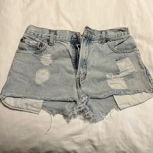 Levi distressed shorts
